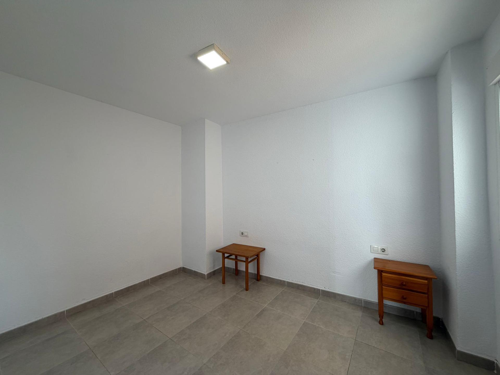 For sale - 4 Bedroom 2 Bathroom Apartment in Torrevieja - Playa De Los Locos  - Alicante