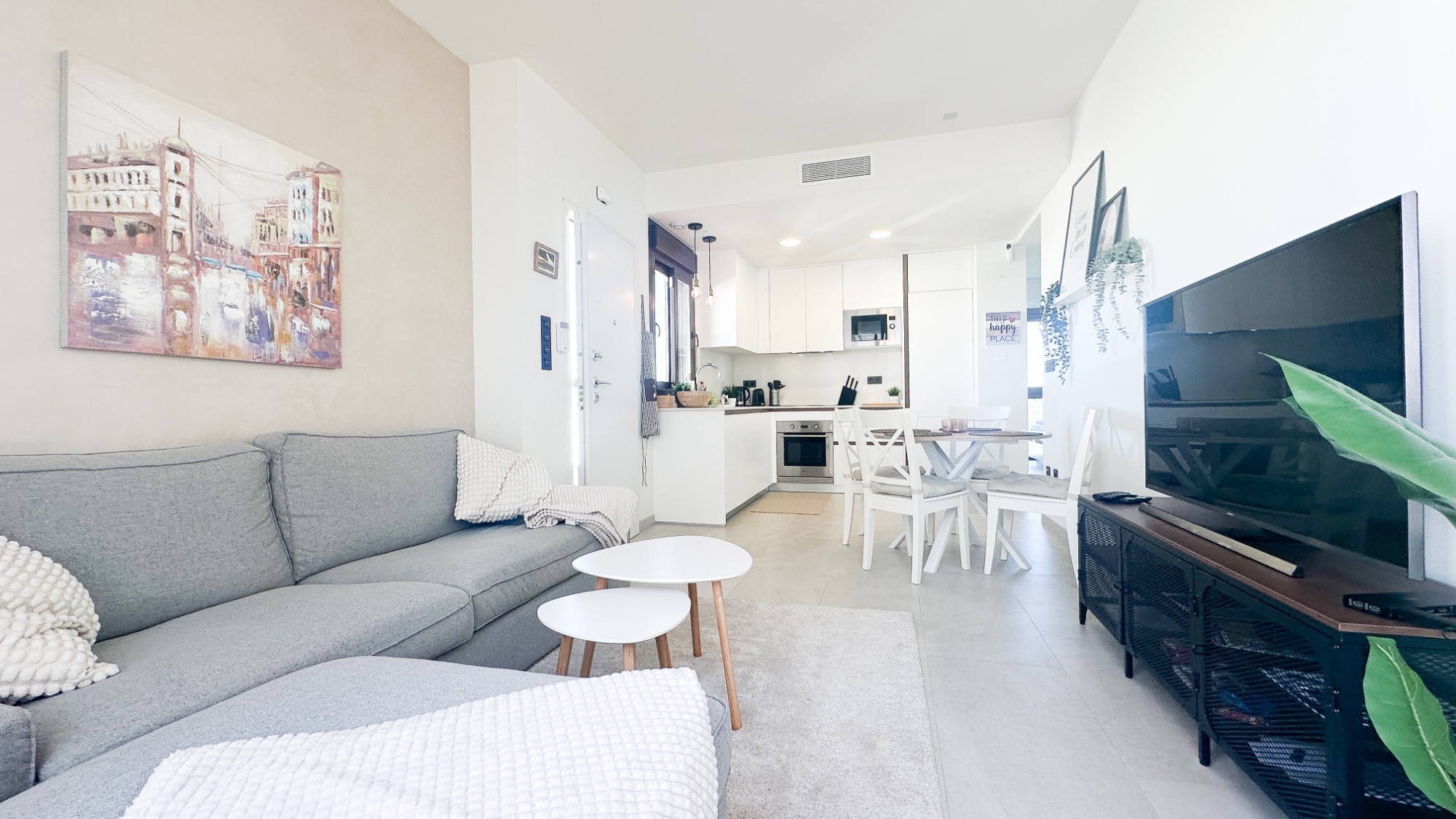 For sale - 3 Bedroom 2 Bathroom Apartment in Torrevieja - Costa Blanca  - Alicante