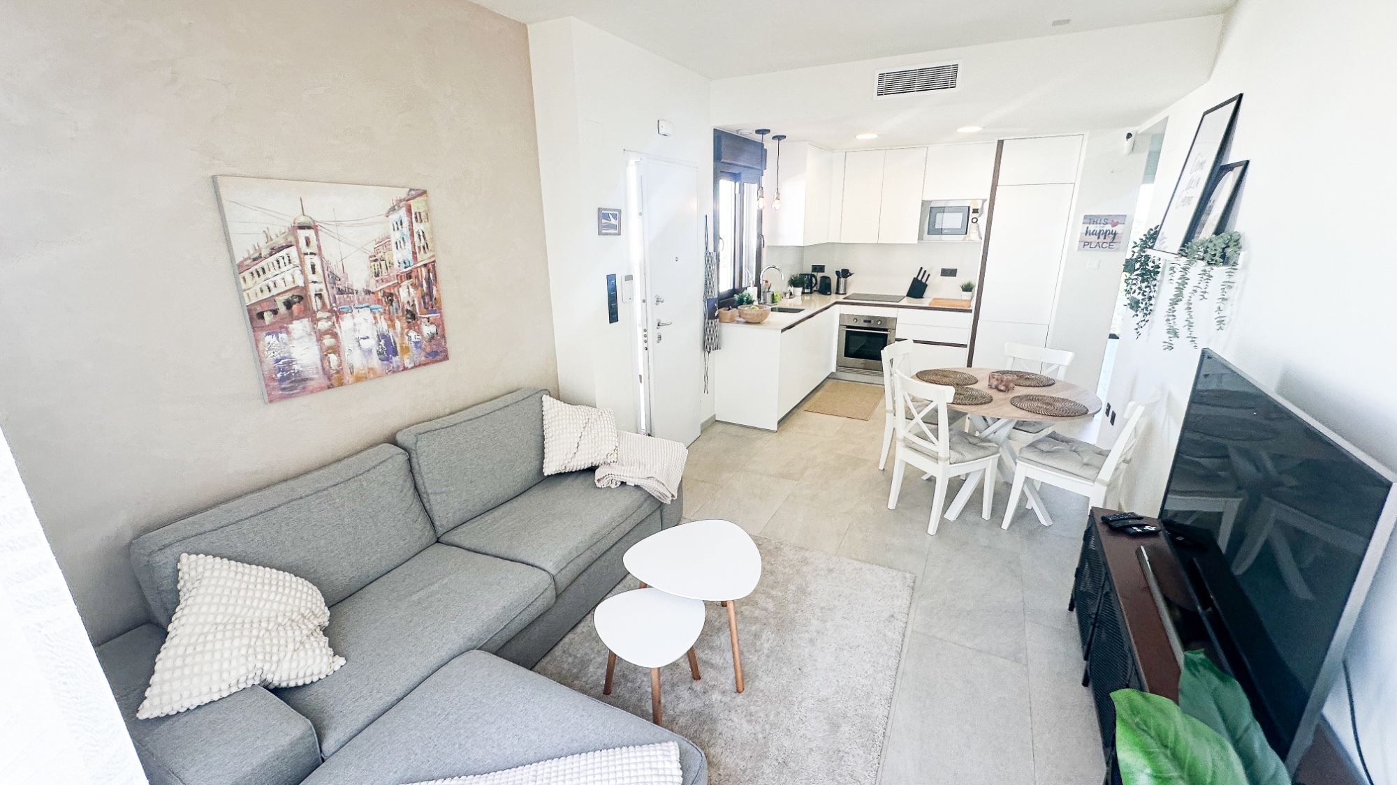 For sale - 3 Bedroom 2 Bathroom Apartment in Torrevieja - Costa Blanca  - Alicante
