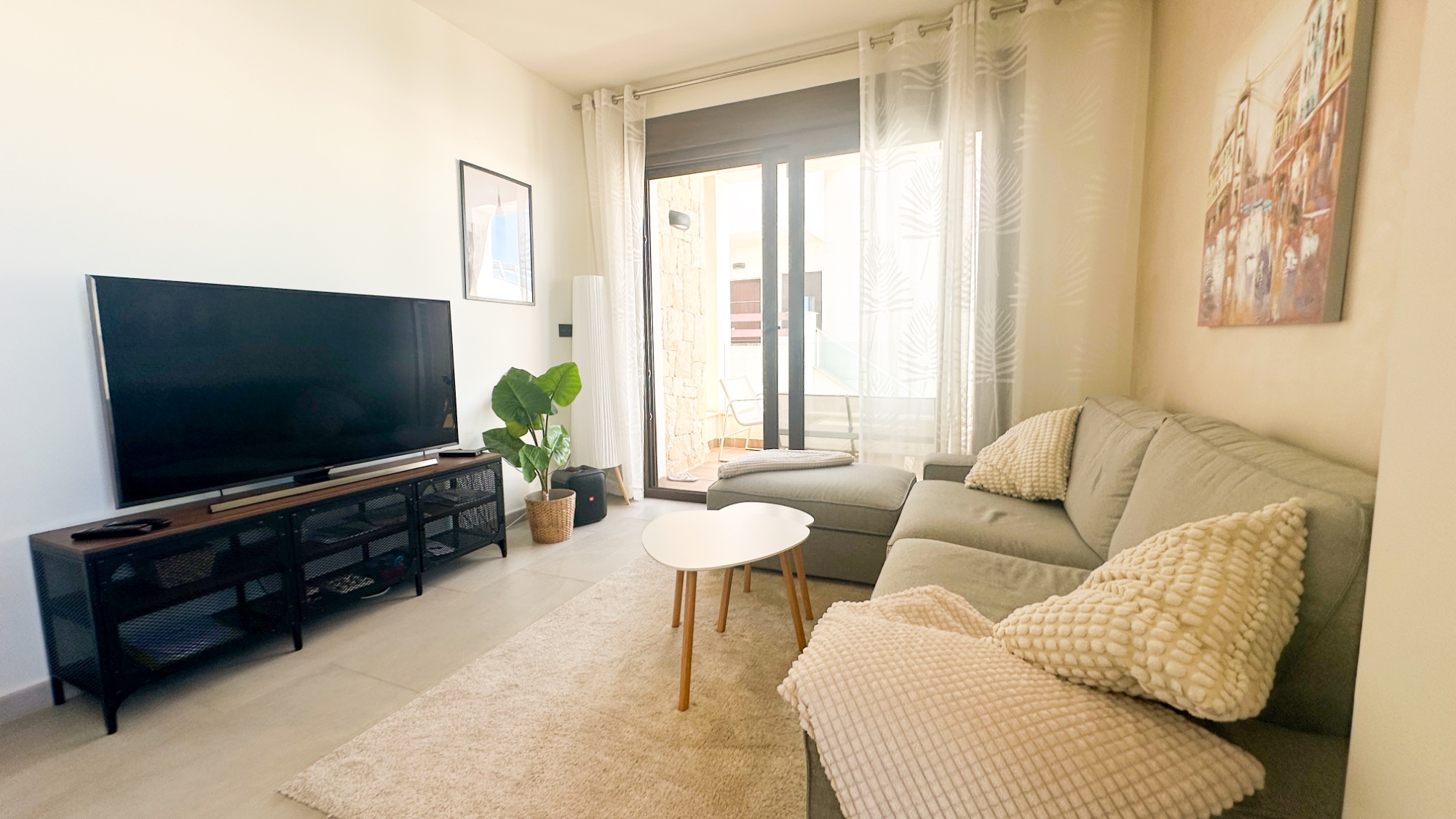 For sale - 3 Bedroom 2 Bathroom Apartment in Torrevieja - Costa Blanca  - Alicante