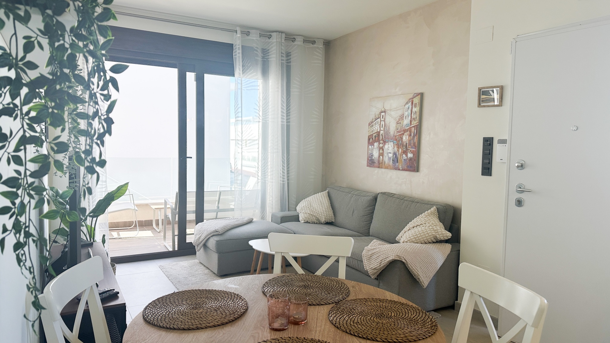 For sale - 3 Bedroom 2 Bathroom Apartment in Torrevieja - Costa Blanca  - Alicante