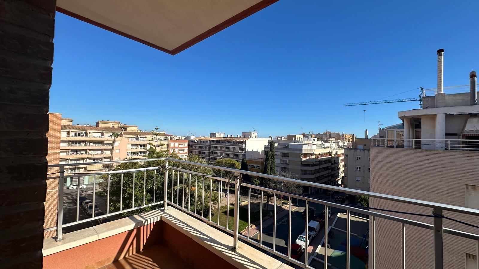 For sale - 3 Bedroom 1 Bathroom Apartment in Torrevieja - Estacion De Autobuses  - Alicante