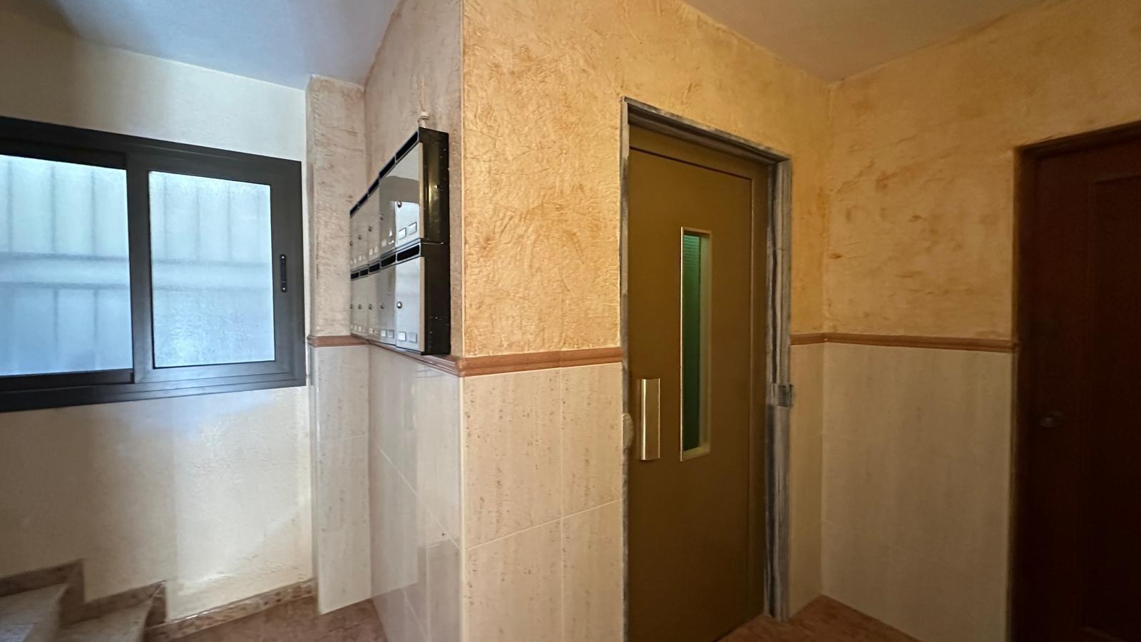 For sale - 3 Bedroom 1 Bathroom Apartment in Torrevieja - Estacion De Autobuses  - Alicante