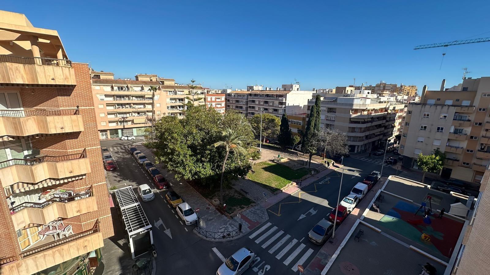 For sale - 3 Bedroom 1 Bathroom Apartment in Torrevieja - Estacion De Autobuses  - Alicante