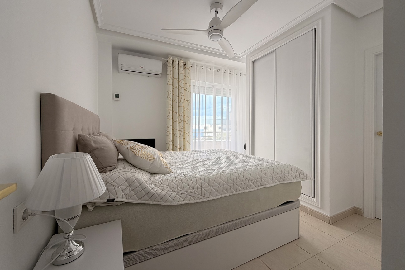 For sale - 3 Bedroom 2 Bathroom Apartment in Torrevieja - Costa Blanca  - Alicante