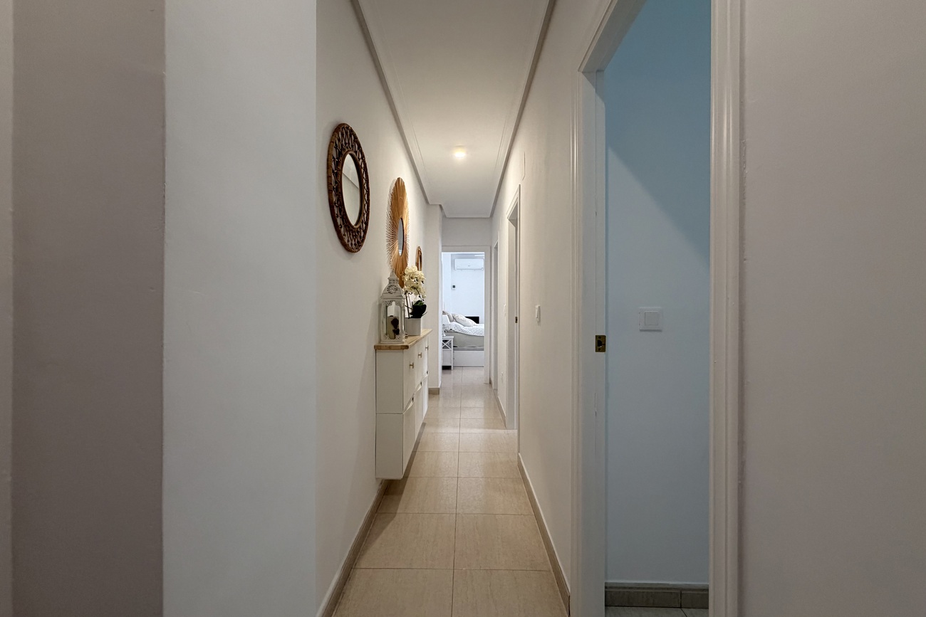 For sale - 3 Bedroom 2 Bathroom Apartment in Torrevieja - Costa Blanca  - Alicante