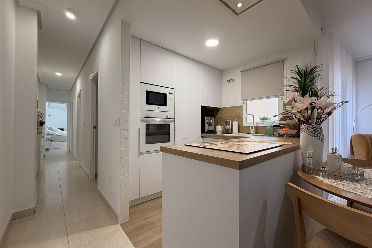 For sale - 3 Bedroom 2 Bathroom Apartment in Torrevieja - Costa Blanca  - Alicante