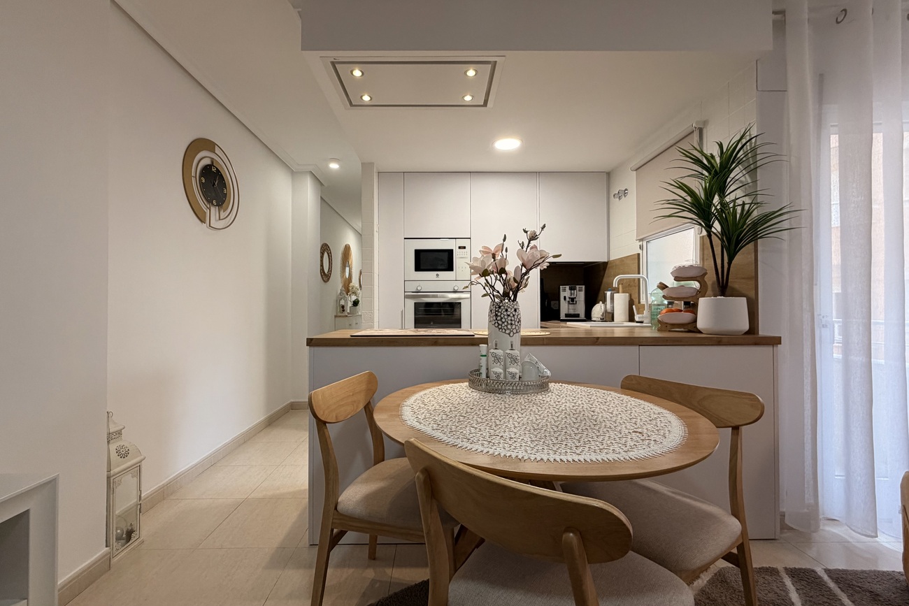 For sale - 3 Bedroom 2 Bathroom Apartment in Torrevieja - Costa Blanca  - Alicante