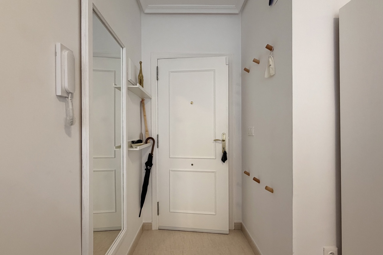 For sale - 3 Bedroom 2 Bathroom Apartment in Torrevieja - Costa Blanca  - Alicante