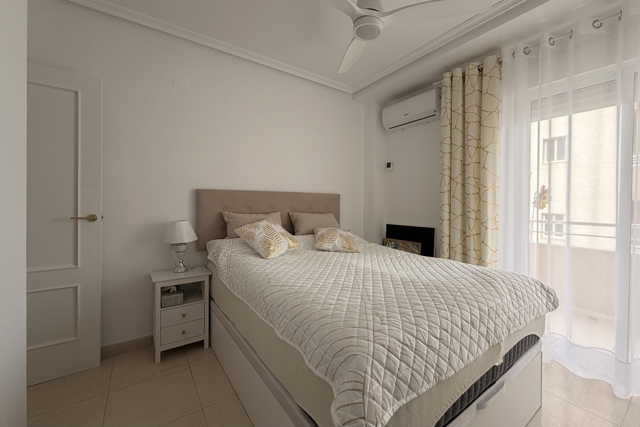 For sale - 3 Bedroom 2 Bathroom Apartment in Torrevieja - Costa Blanca  - Alicante