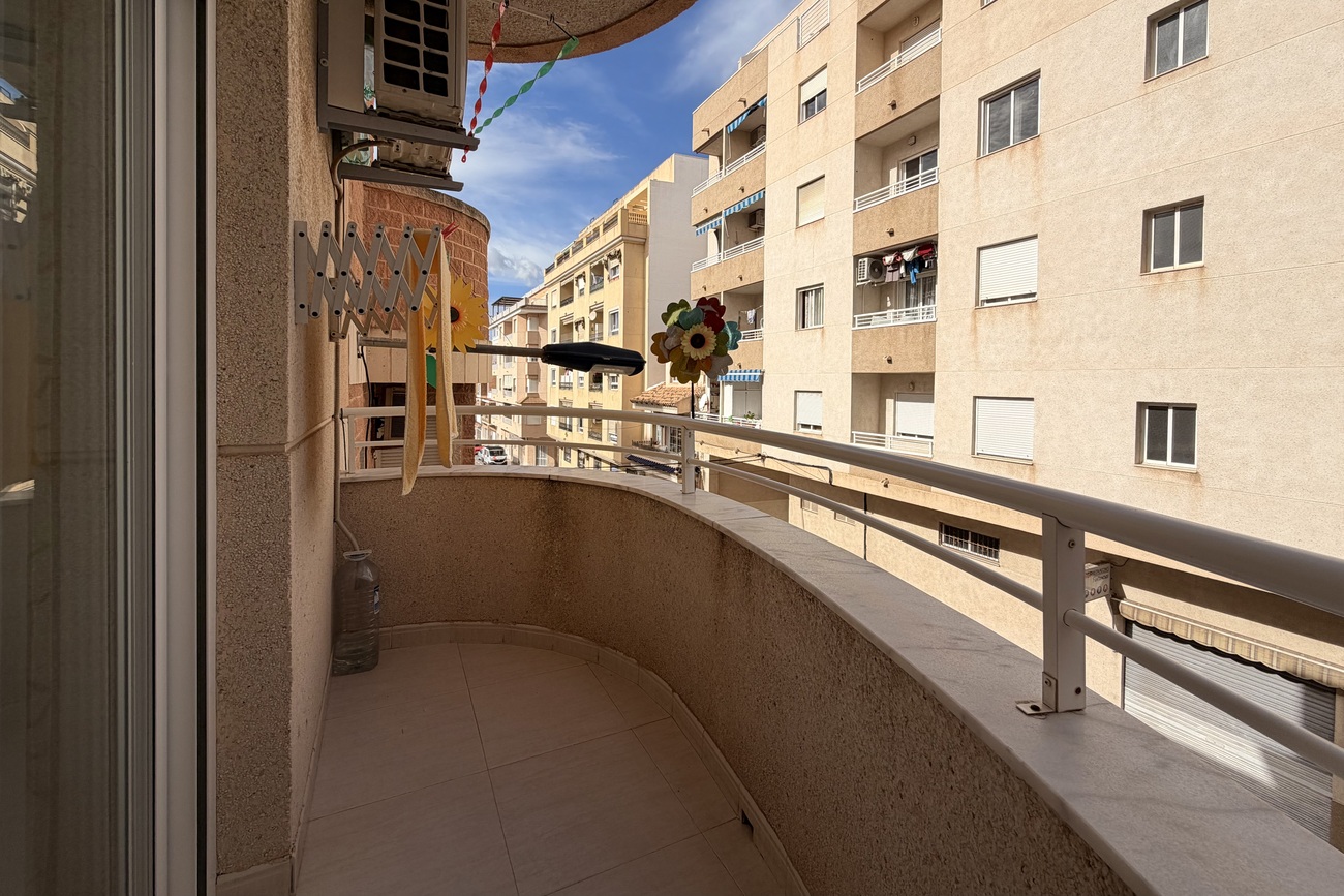 For sale - 3 Bedroom 2 Bathroom Apartment in Torrevieja - Costa Blanca  - Alicante