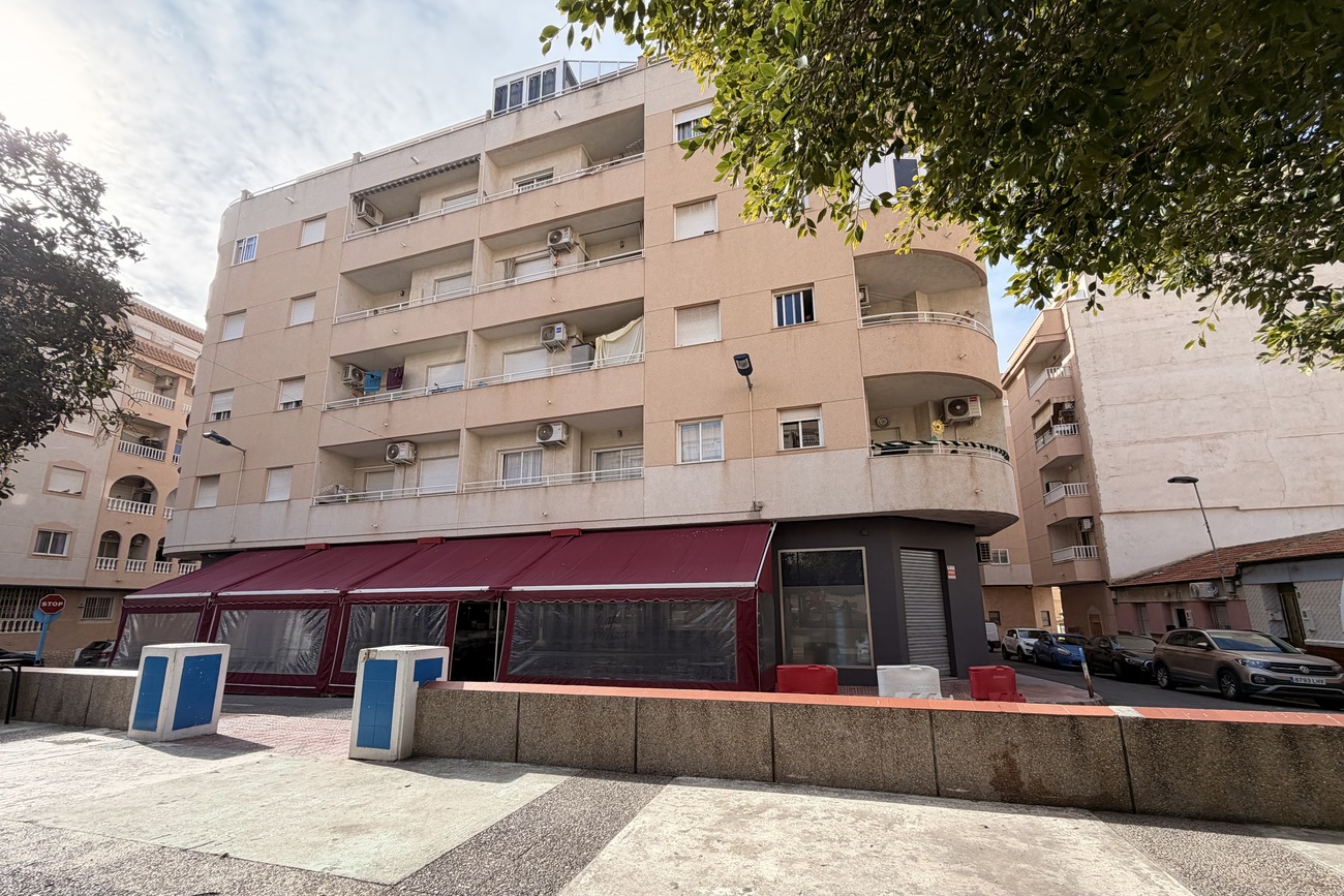 For sale - 3 Bedroom 2 Bathroom Apartment in Torrevieja - Costa Blanca  - Alicante
