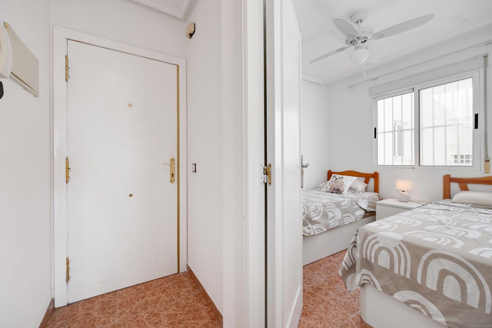 For sale - 2 Bedroom 1 Bathroom Penthouse in Torrevieja - Centro  - Alicante