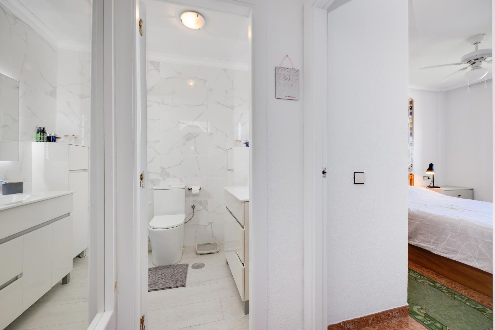 For sale - 2 Bedroom 1 Bathroom Penthouse in Torrevieja - Centro  - Alicante