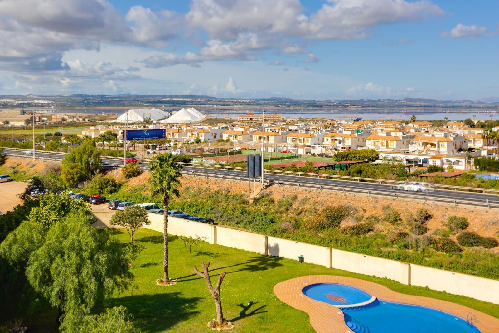 For sale - 2 Bedroom 1 Bathroom Penthouse in Torrevieja - Centro  - Alicante