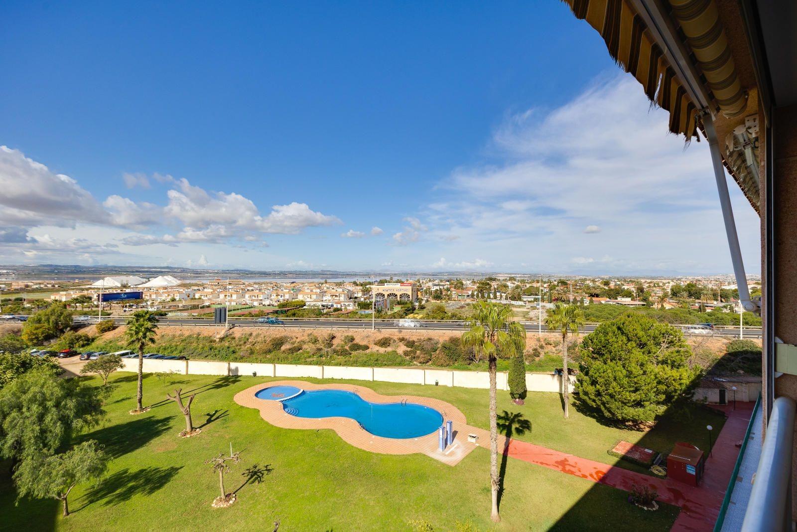 For sale - 2 Bedroom 1 Bathroom Penthouse in Torrevieja - Centro  - Alicante
