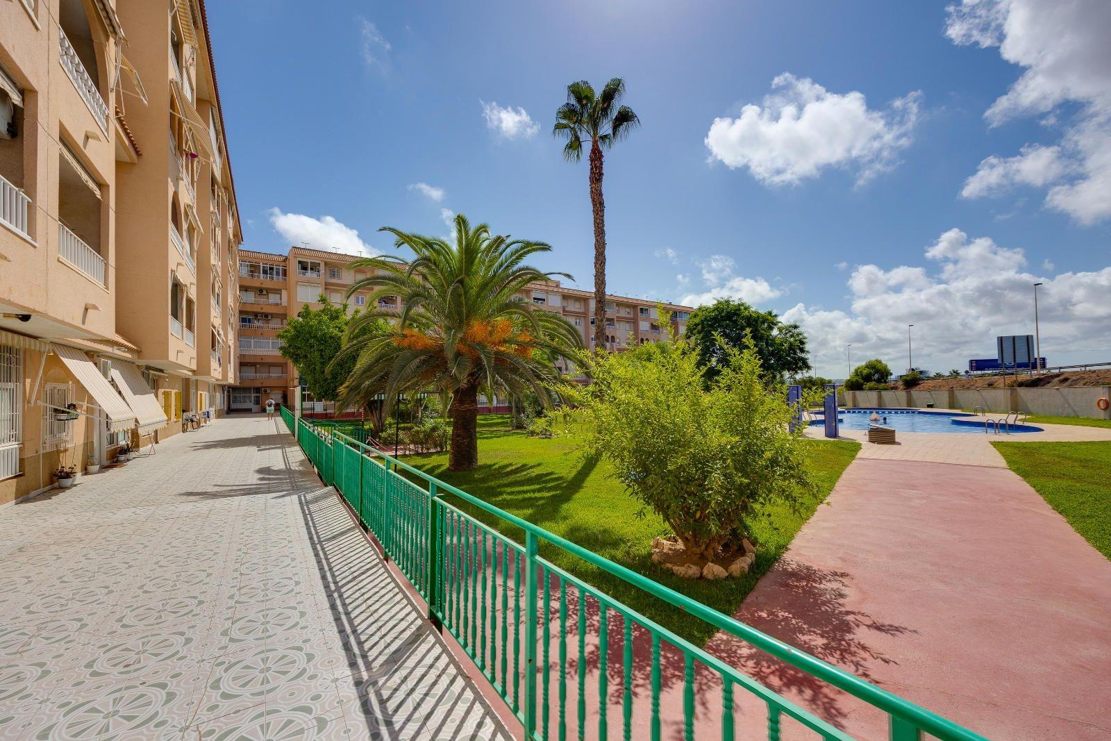 For sale - 2 Bedroom 1 Bathroom Penthouse in Torrevieja - Centro  - Alicante