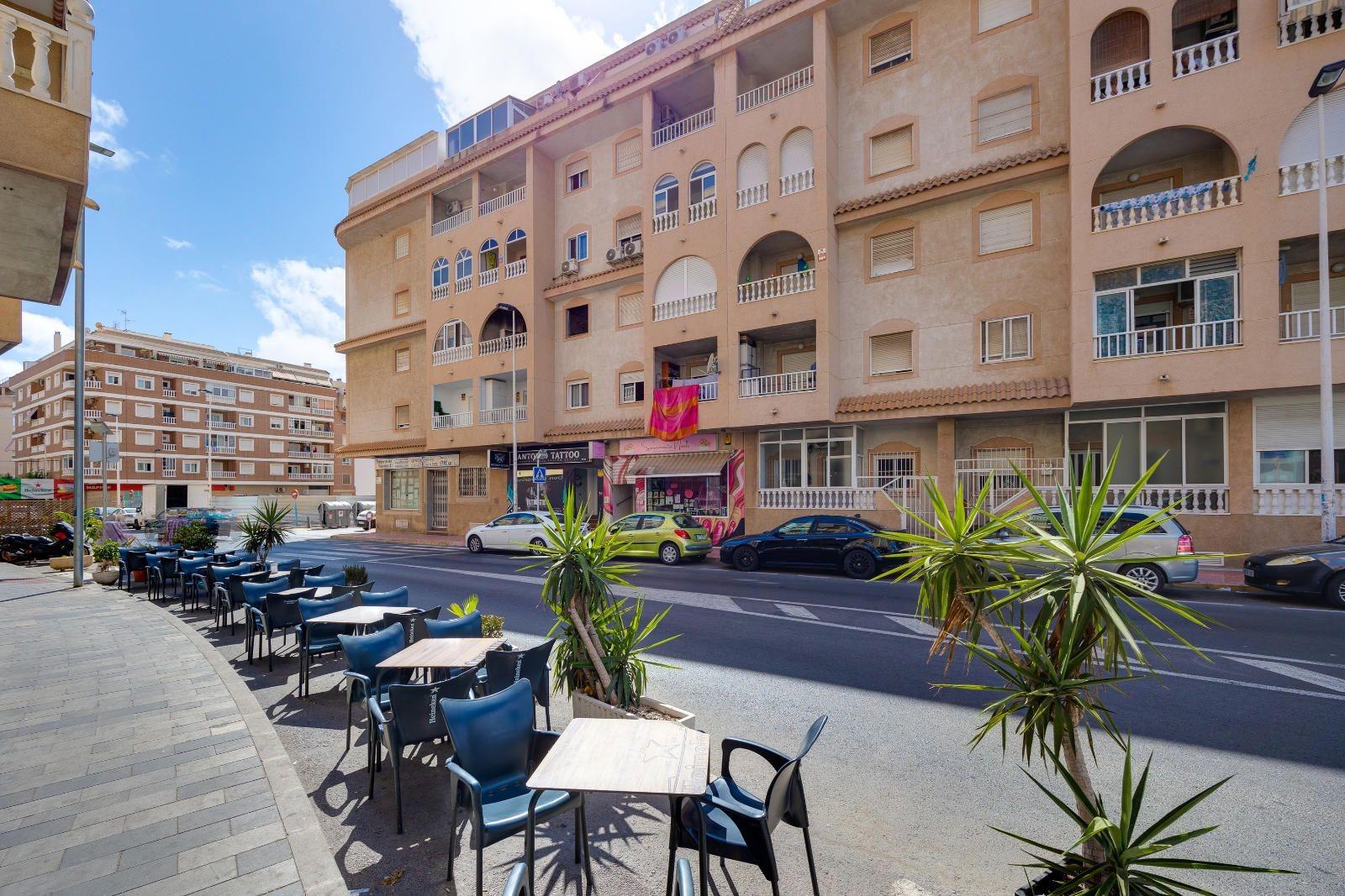 For sale - 2 Bedroom 1 Bathroom Penthouse in Torrevieja - Centro  - Alicante