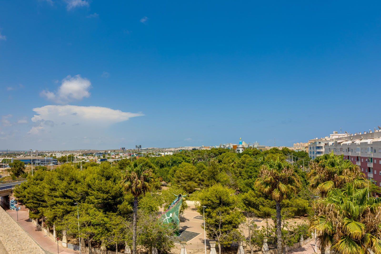 For sale - 2 Bedroom 1 Bathroom Penthouse in Torrevieja - Centro  - Alicante