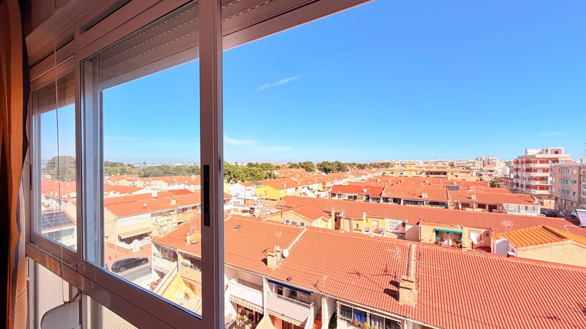 For sale - 2 Bedroom 1 Bathroom Apartment in Torrevieja - Playa De Los Naufragos  - Alicante
