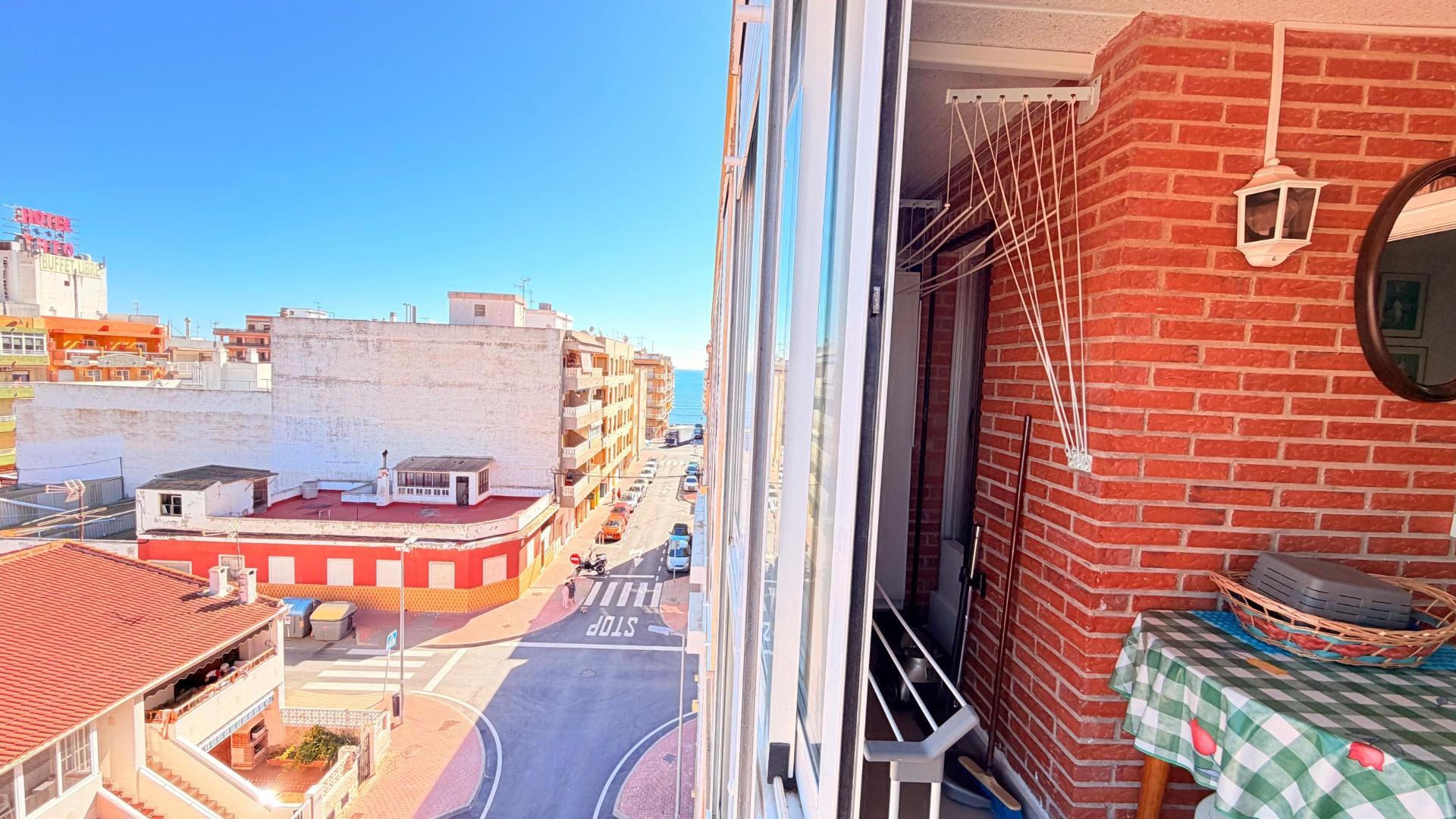For sale - 2 Bedroom 1 Bathroom Apartment in Torrevieja - Playa De Los Naufragos  - Alicante