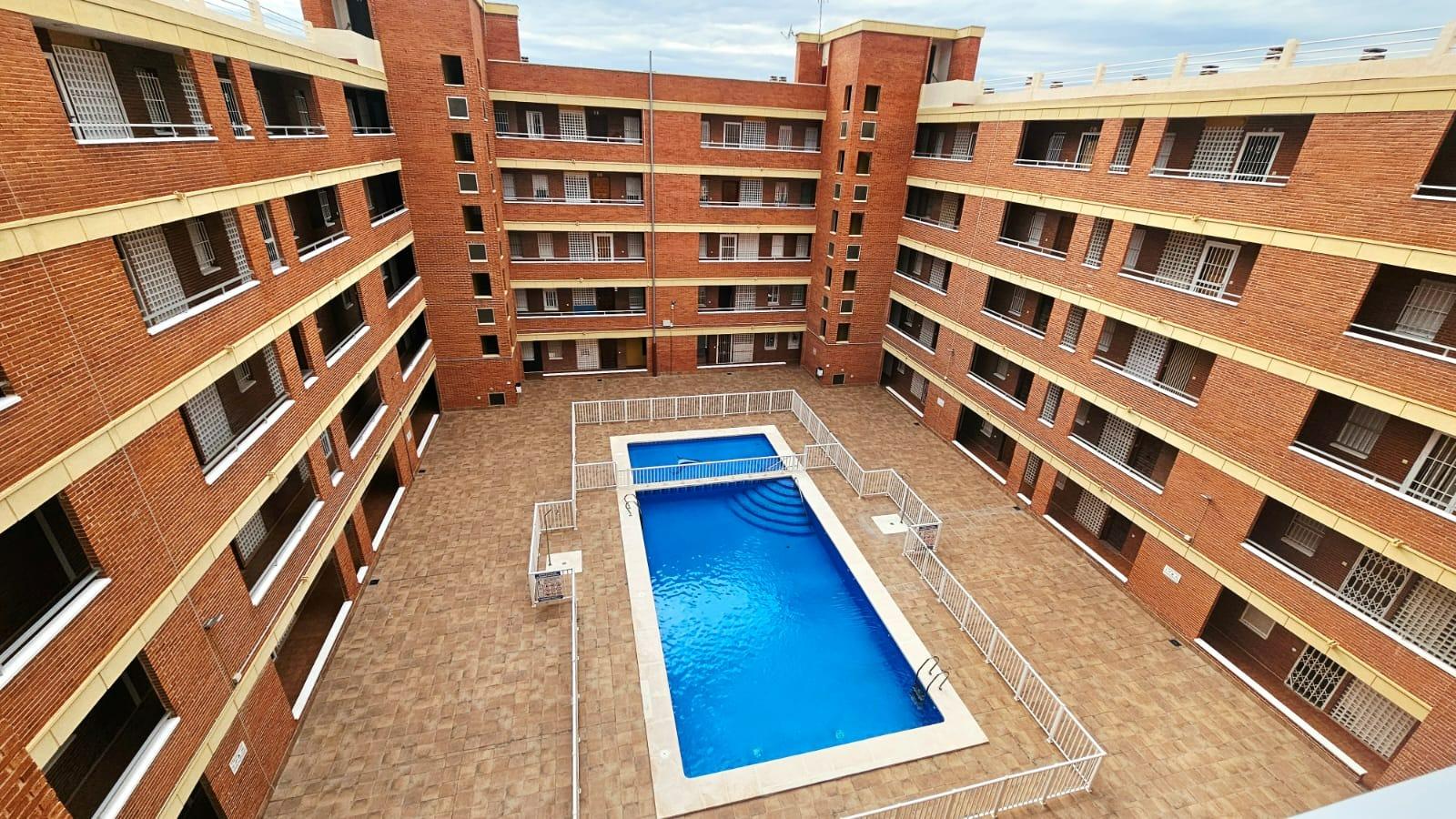 For sale - 2 Bedroom 1 Bathroom Apartment in Torrevieja - Playa De Los Naufragos  - Alicante