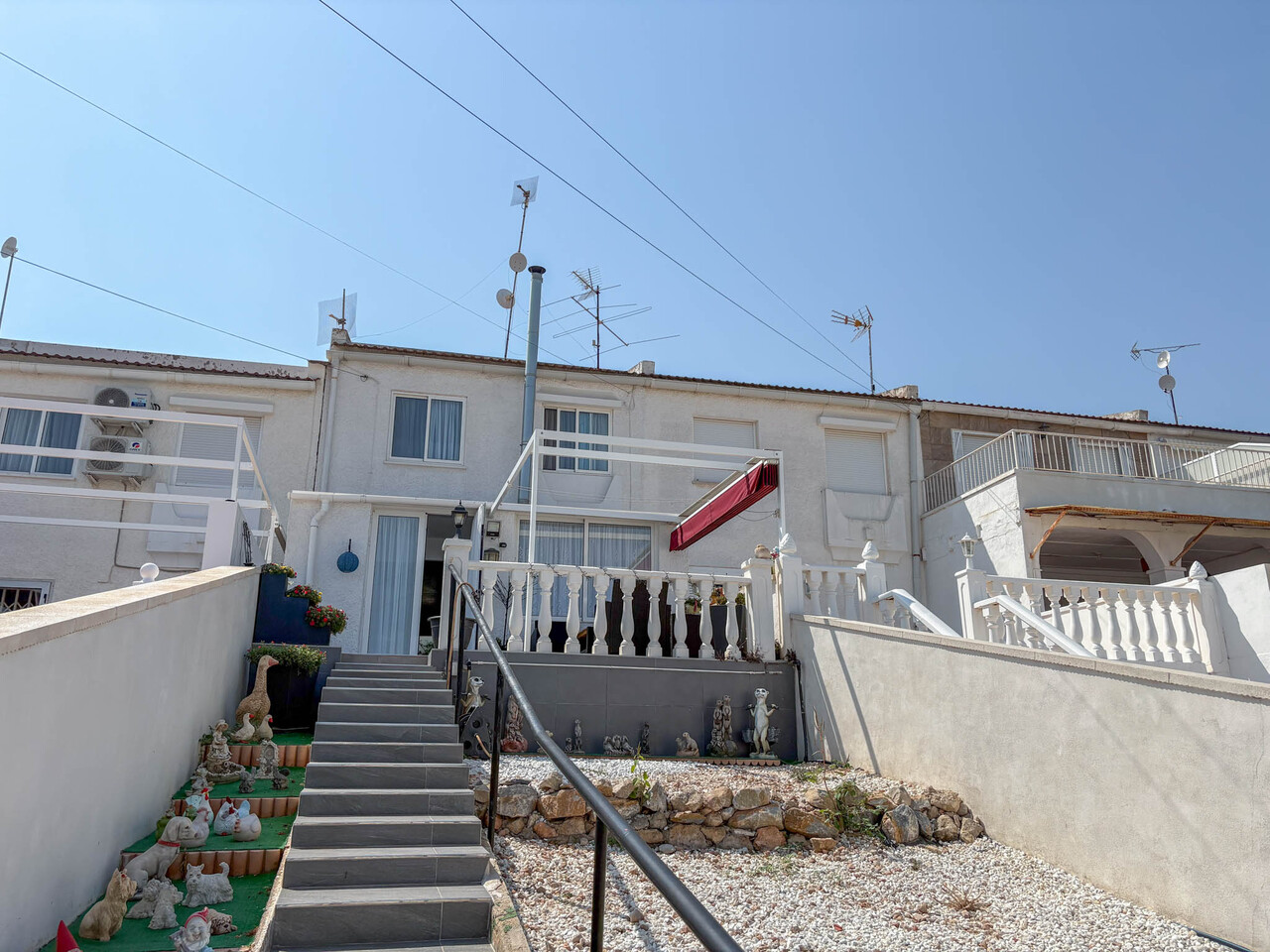 For sale - 3 Bedroom 2 Bathroom Town House in Torrevieja - Costa Blanca  - Alicante