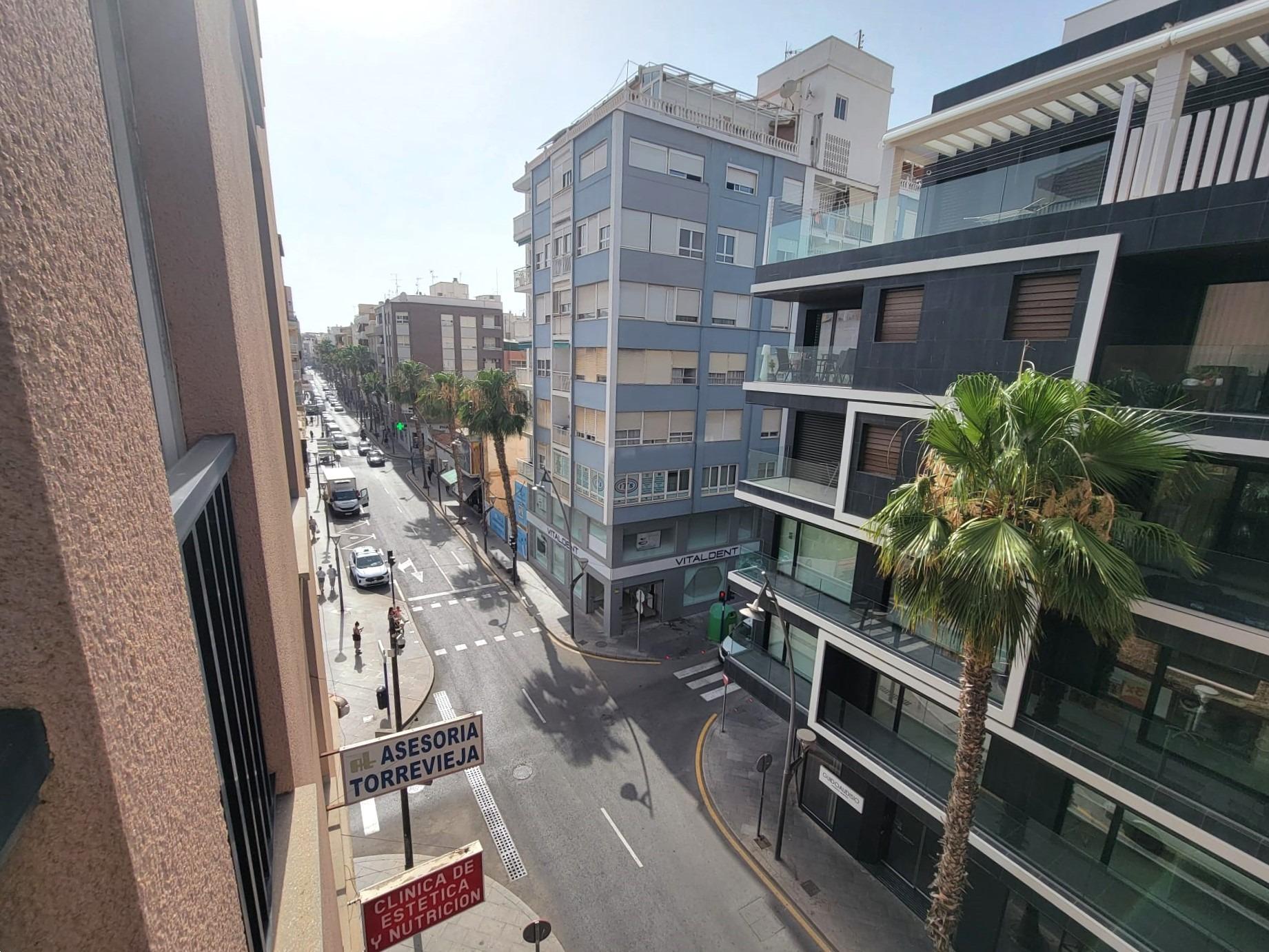 For sale - 2 Bedroom 2 Bathroom Apartment in Torrevieja - Centro  - Alicante
