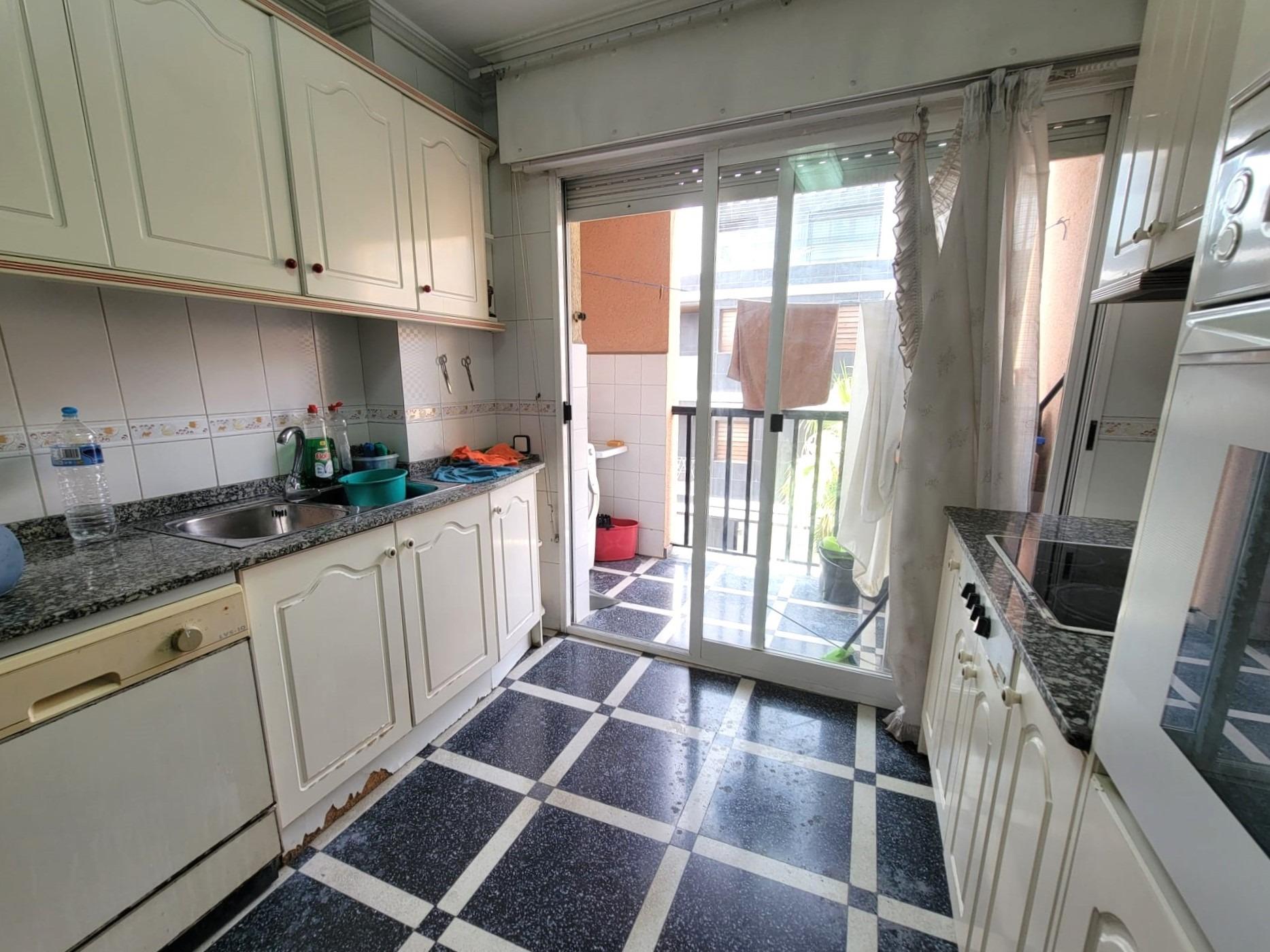 For sale - 2 Bedroom 2 Bathroom Apartment in Torrevieja - Centro  - Alicante