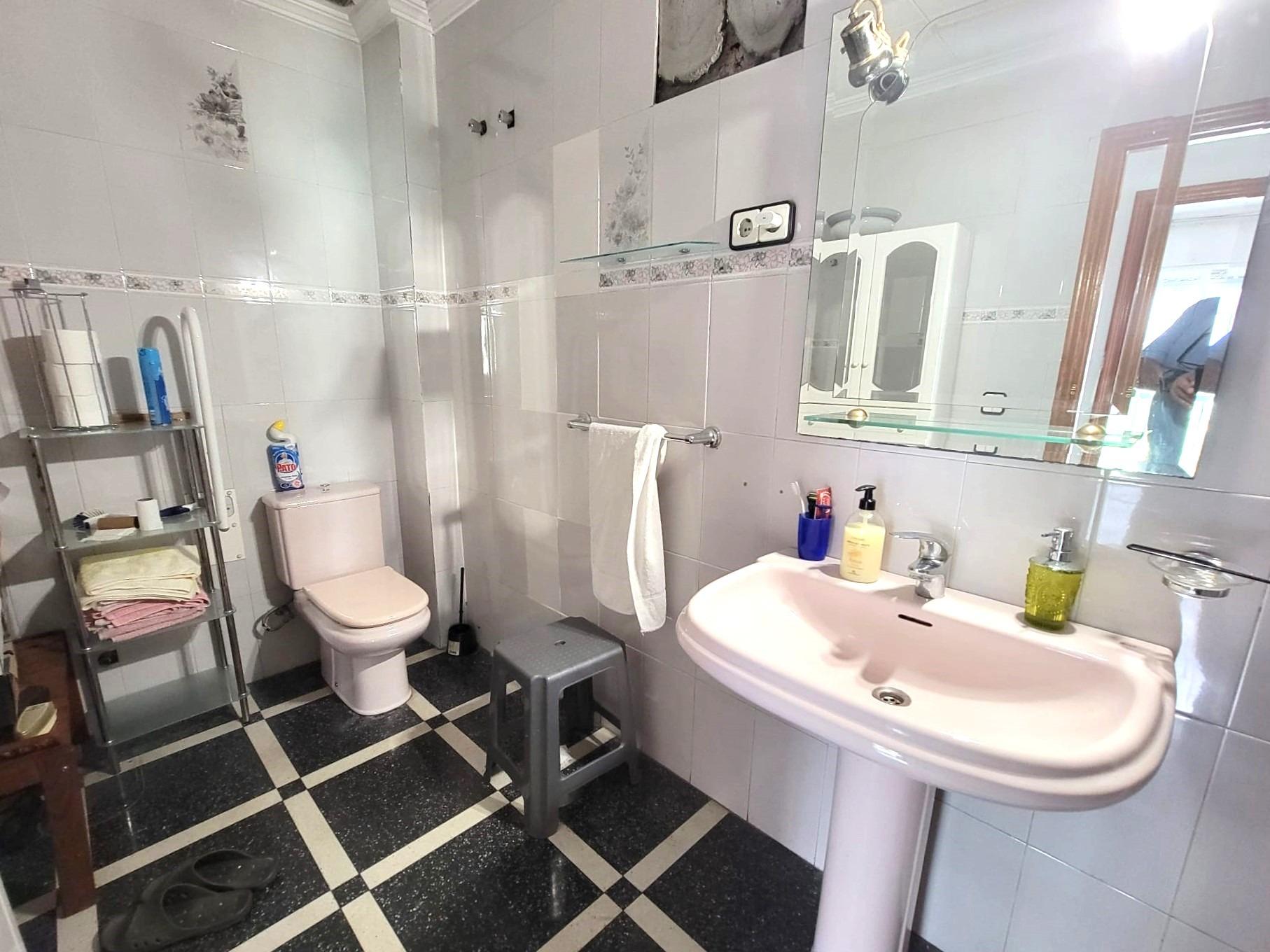 For sale - 2 Bedroom 2 Bathroom Apartment in Torrevieja - Centro  - Alicante