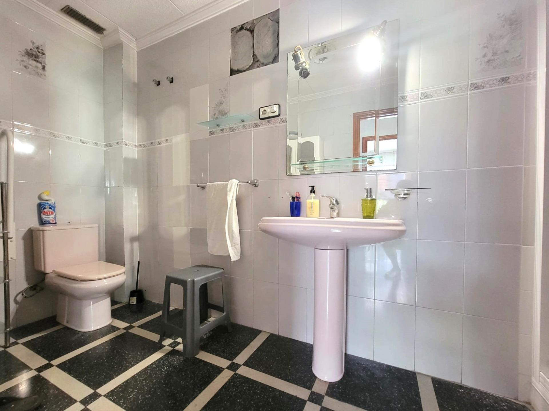 For sale - 2 Bedroom 2 Bathroom Apartment in Torrevieja - Centro  - Alicante