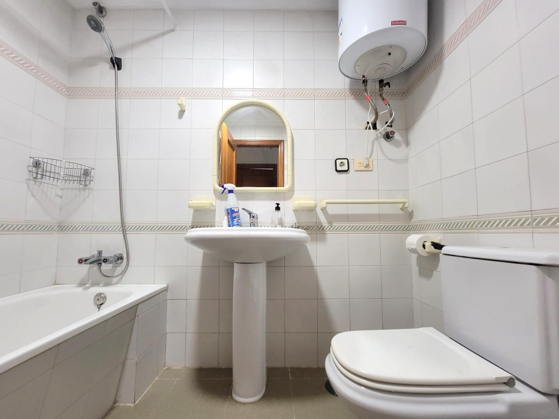 For sale - 2 Bedroom 2 Bathroom Apartment in Torrevieja - Centro  - Alicante