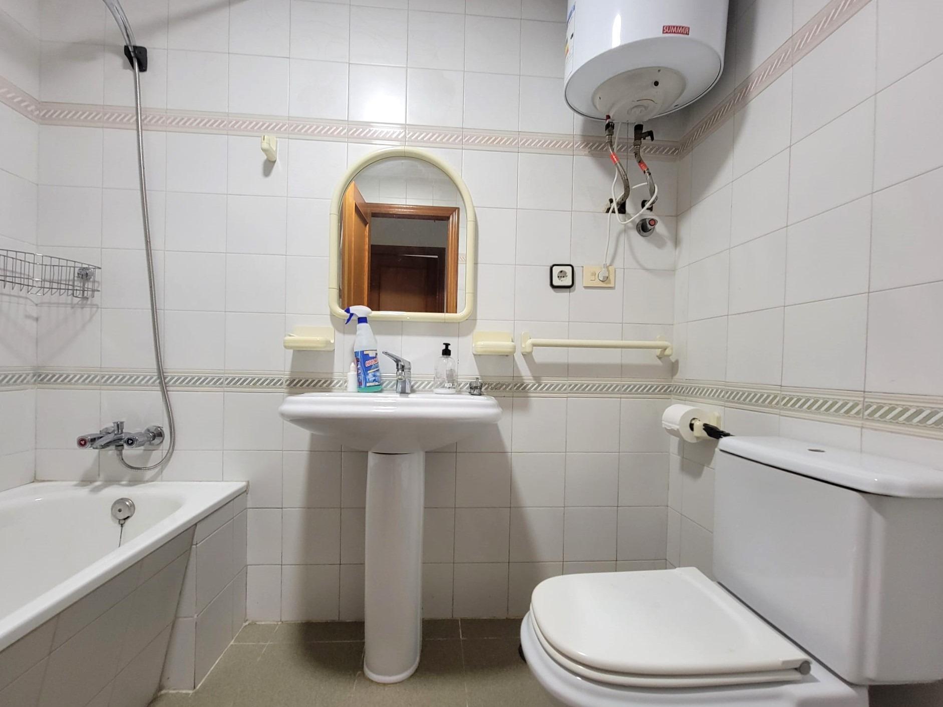 For sale - 2 Bedroom 2 Bathroom Apartment in Torrevieja - Centro  - Alicante