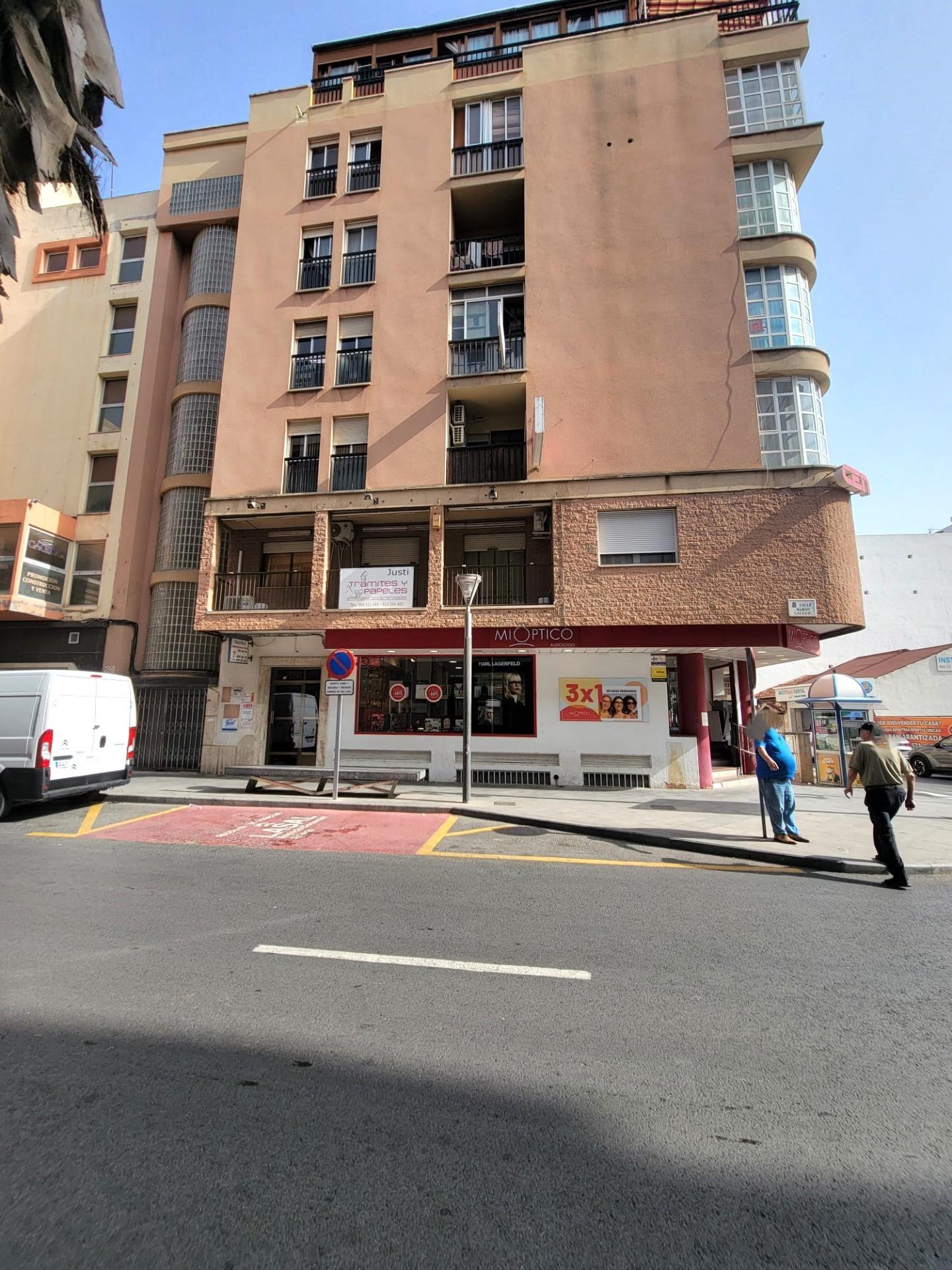 For sale - 2 Bedroom 2 Bathroom Apartment in Torrevieja - Centro  - Alicante