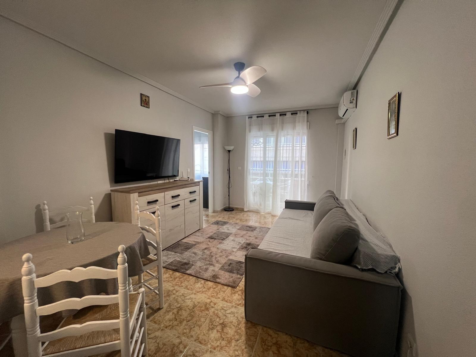 For sale - 2 Bedroom 1 Bathroom Apartment in Torrevieja - Centro  - Alicante