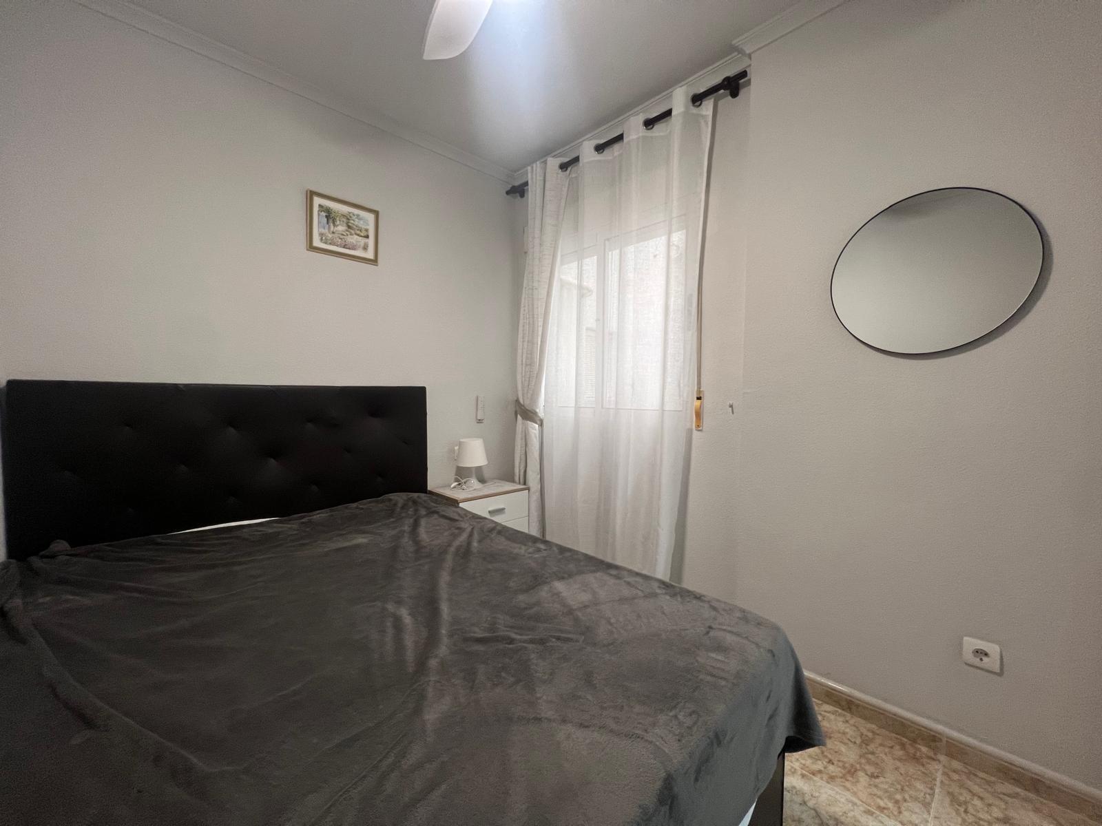 For sale - 2 Bedroom 1 Bathroom Apartment in Torrevieja - Centro  - Alicante