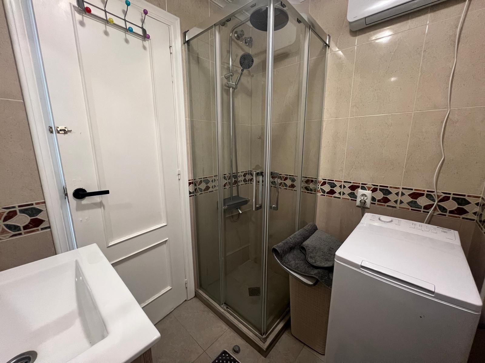 For sale - 2 Bedroom 1 Bathroom Apartment in Torrevieja - Centro  - Alicante