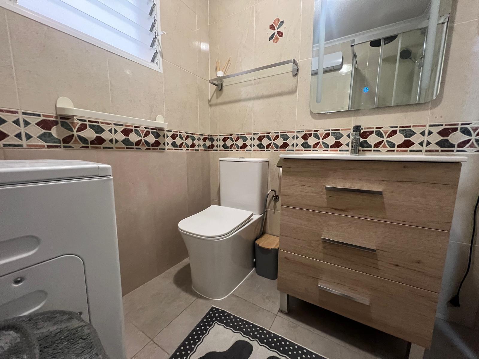 For sale - 2 Bedroom 1 Bathroom Apartment in Torrevieja - Centro  - Alicante