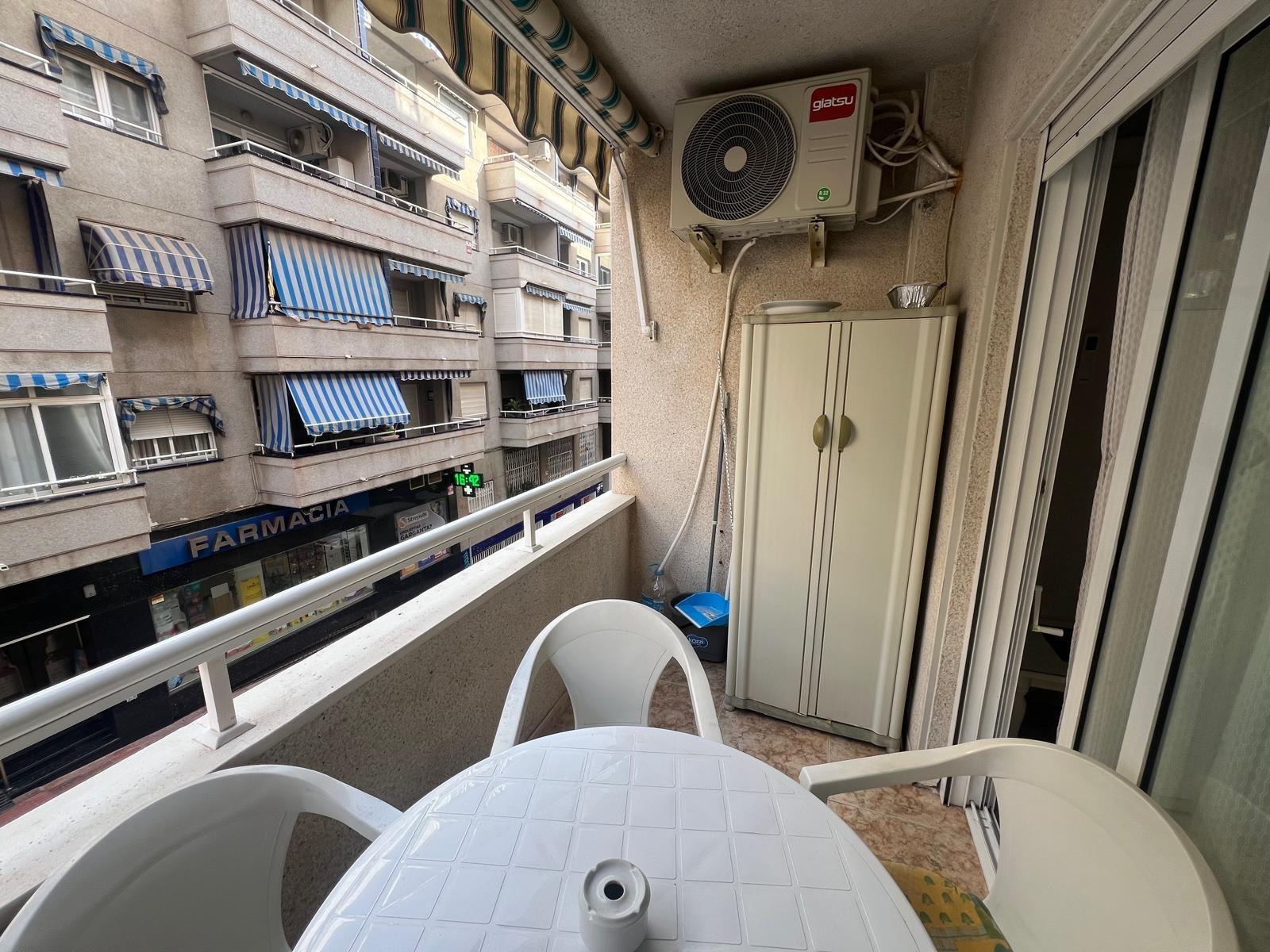 For sale - 2 Bedroom 1 Bathroom Apartment in Torrevieja - Centro  - Alicante