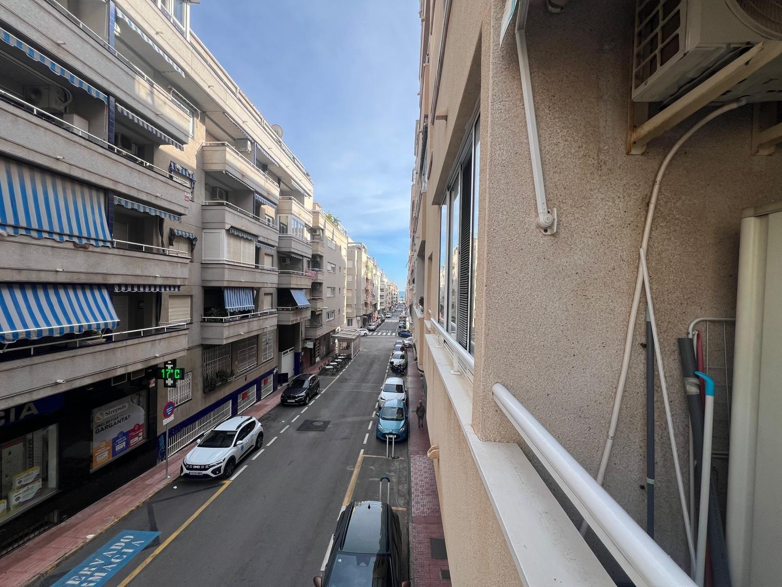 For sale - 2 Bedroom 1 Bathroom Apartment in Torrevieja - Centro  - Alicante