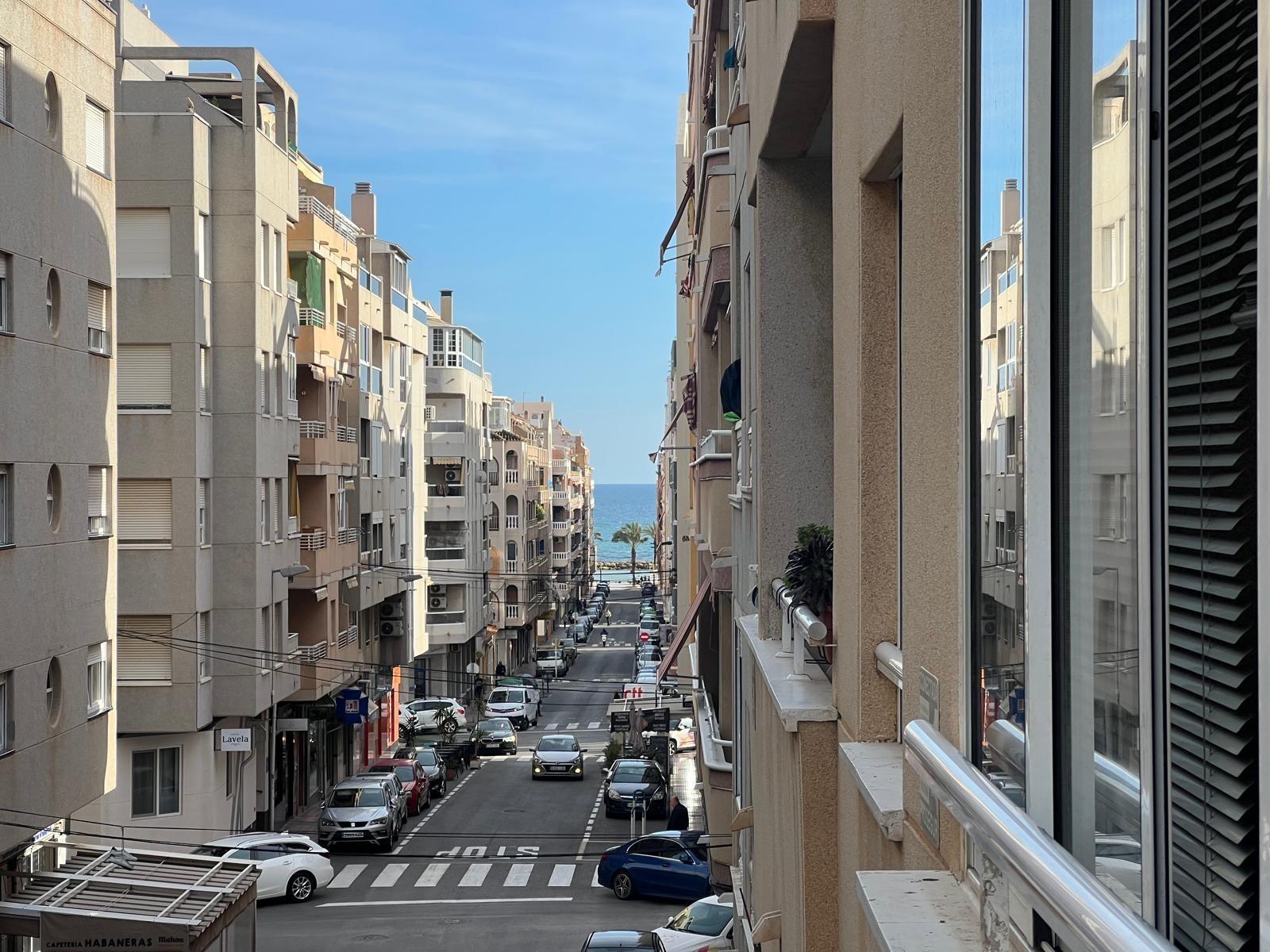 For sale - 2 Bedroom 1 Bathroom Apartment in Torrevieja - Centro  - Alicante