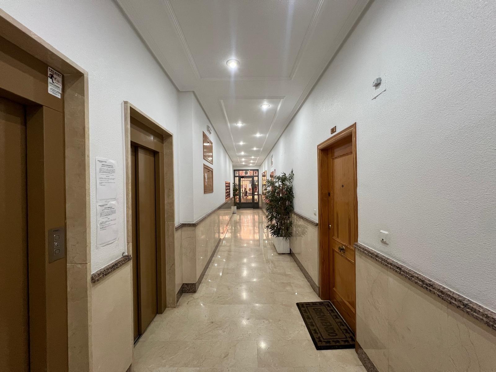 For sale - 2 Bedroom 1 Bathroom Apartment in Torrevieja - Centro  - Alicante