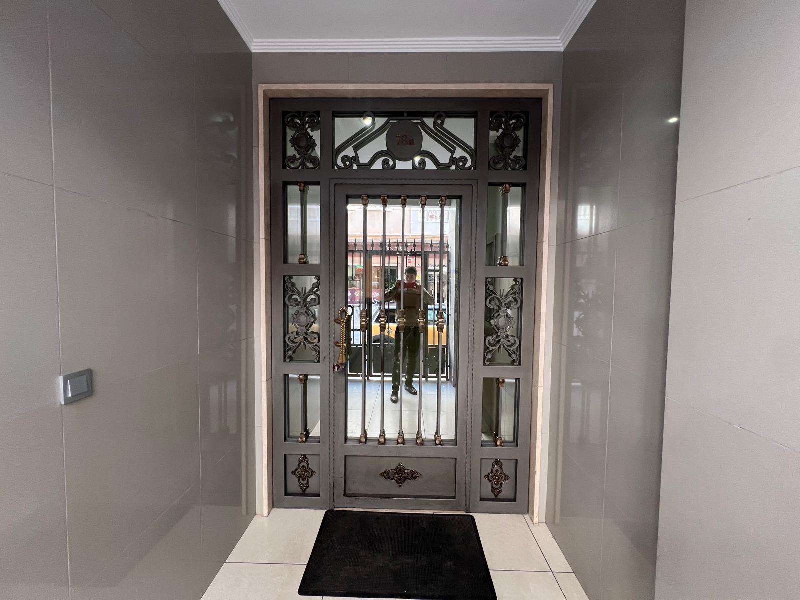 For sale - 2 Bedroom 1 Bathroom Apartment in Torrevieja - Centro  - Alicante