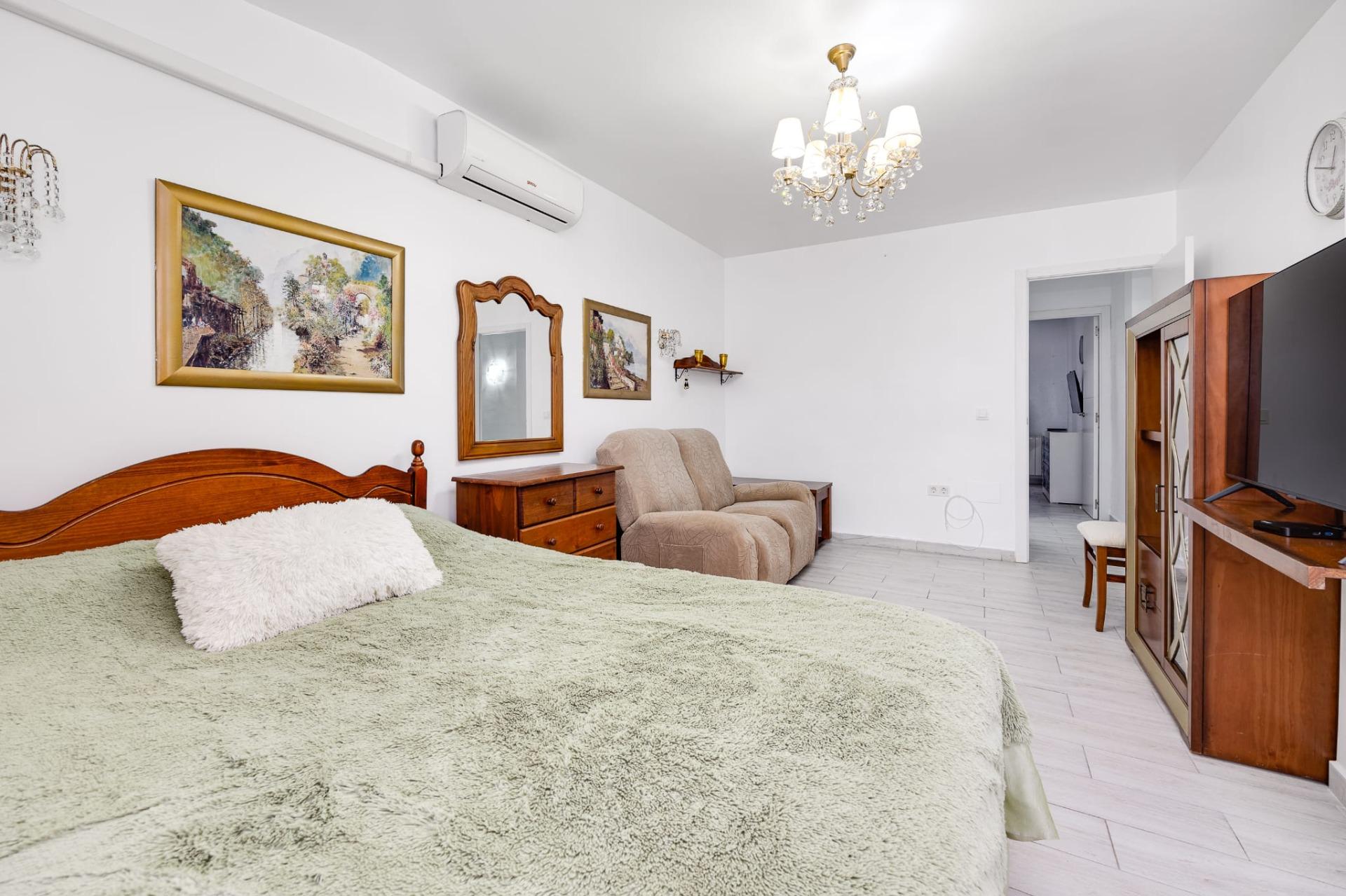 For sale - 3 Bedroom 1 Bathroom Town House in Torrevieja - Calas Blanca  - Alicante