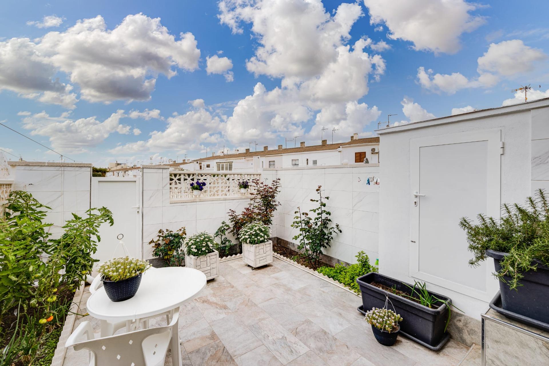 For sale - 3 Bedroom 1 Bathroom Town House in Torrevieja - Calas Blanca  - Alicante