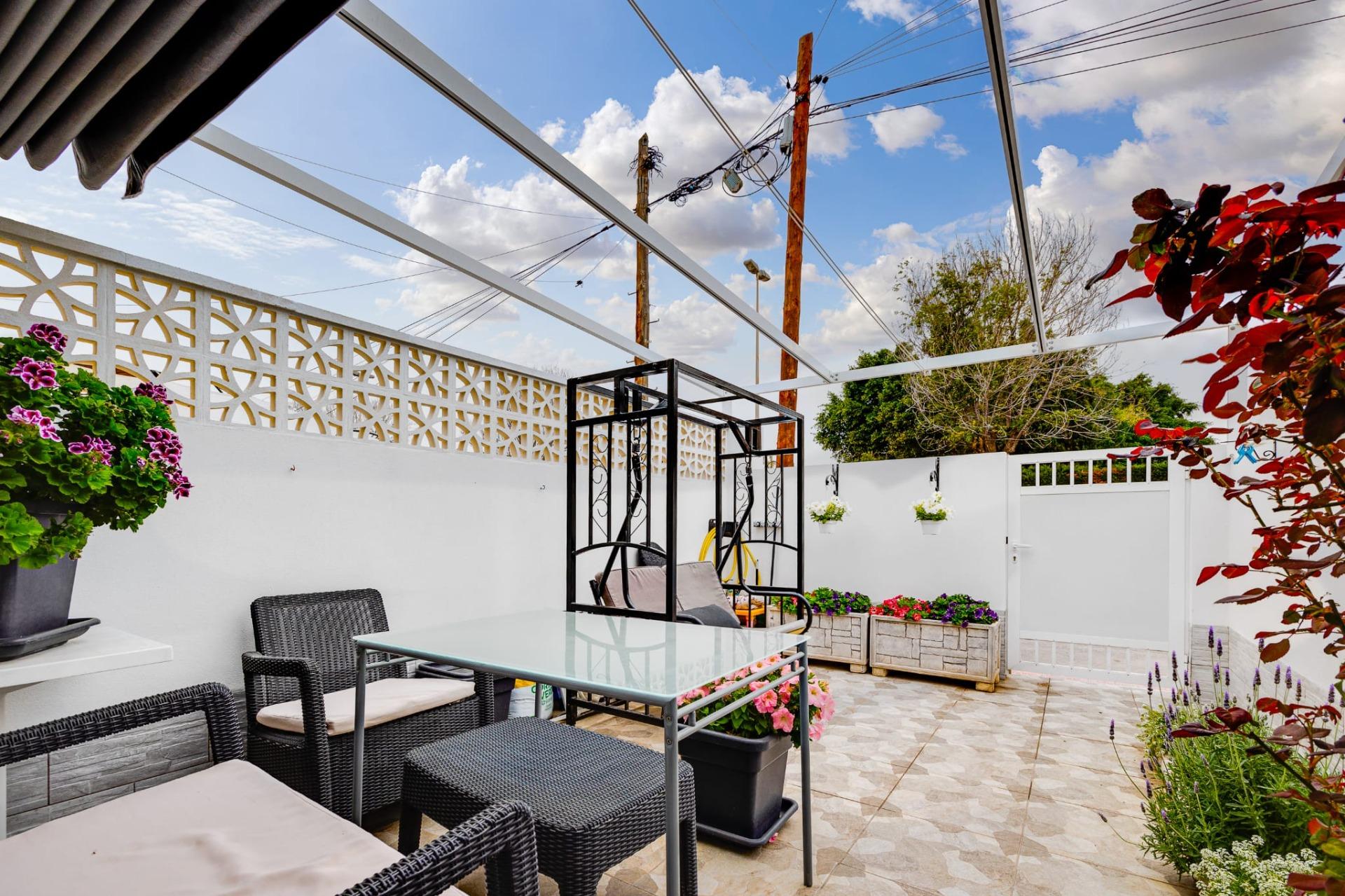 For sale - 3 Bedroom 1 Bathroom Town House in Torrevieja - Calas Blanca  - Alicante