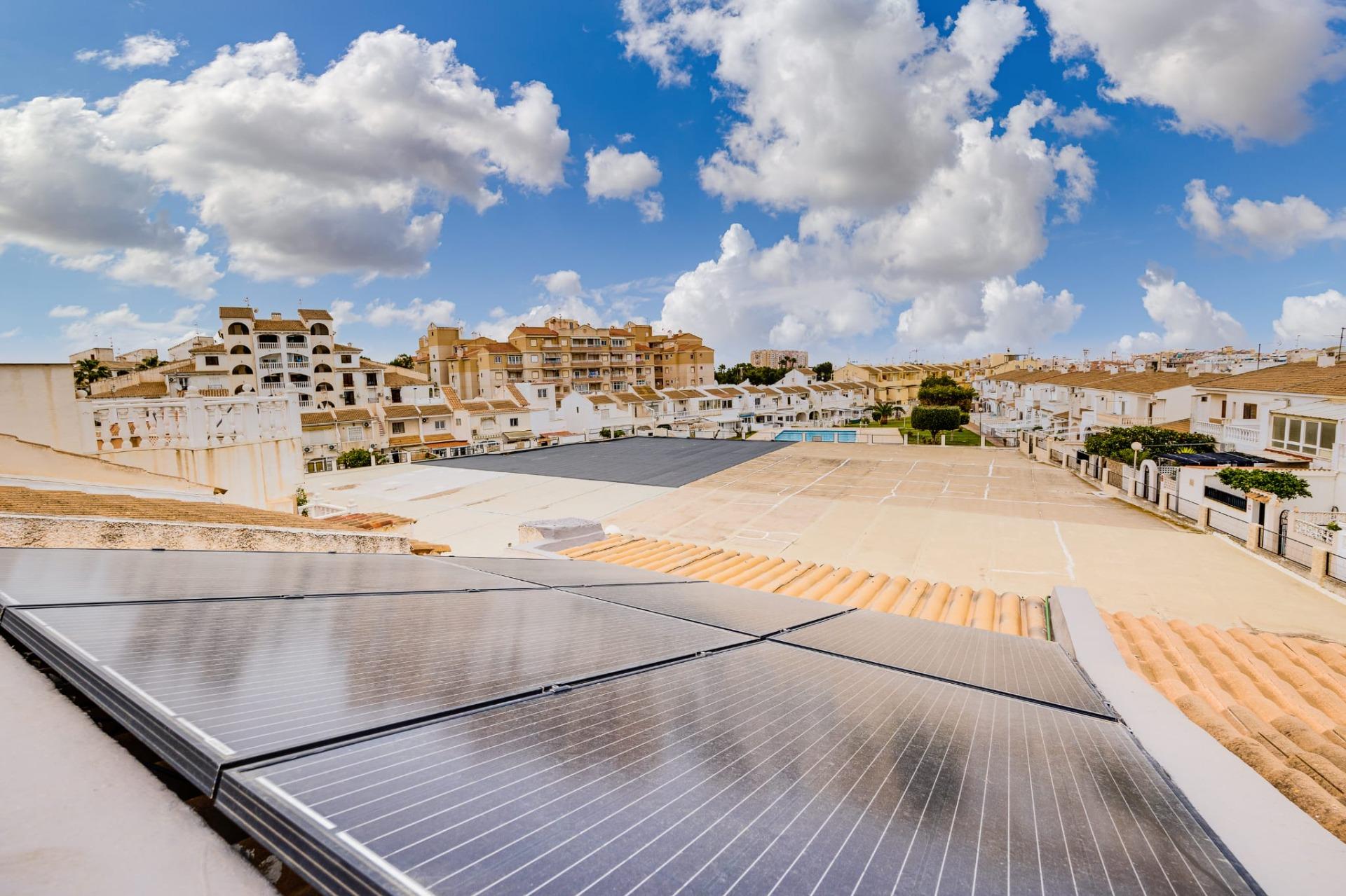 For sale - 3 Bedroom 1 Bathroom Town House in Torrevieja - Calas Blanca  - Alicante