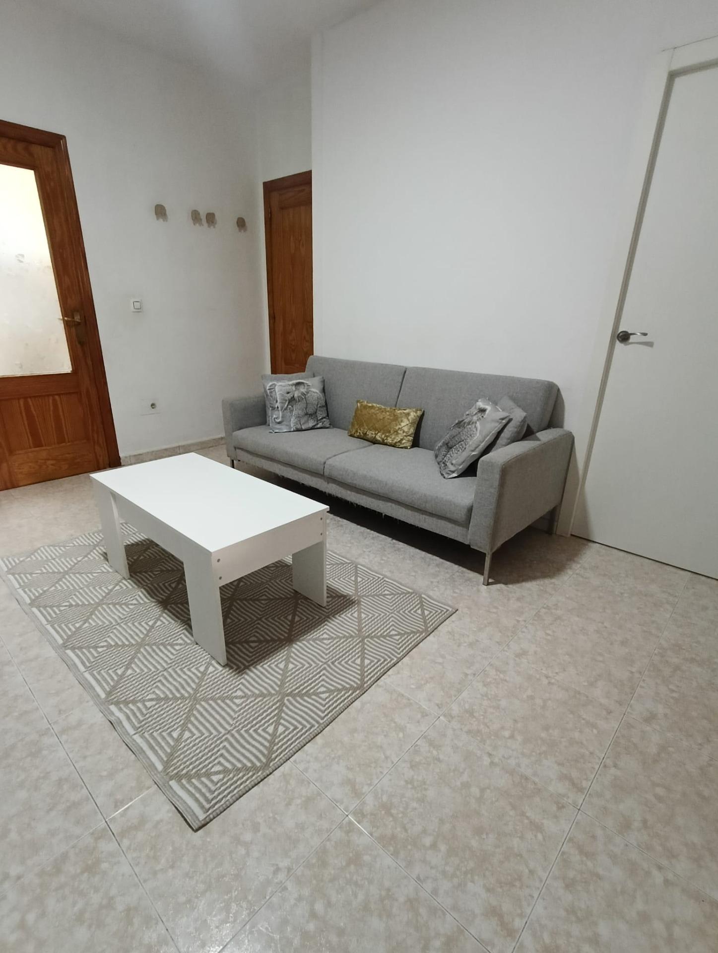 For sale - 4 Bedroom 1 Bathroom Town House in Torrevieja - Torretas  - Alicante