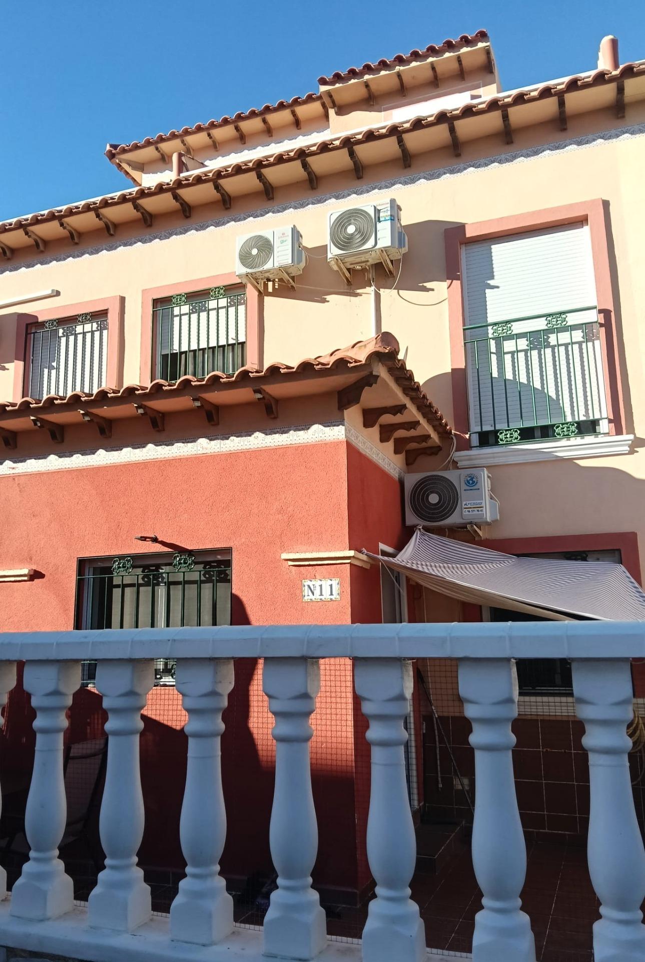 For sale - 4 Bedroom 1 Bathroom Town House in Torrevieja - Torretas  - Alicante