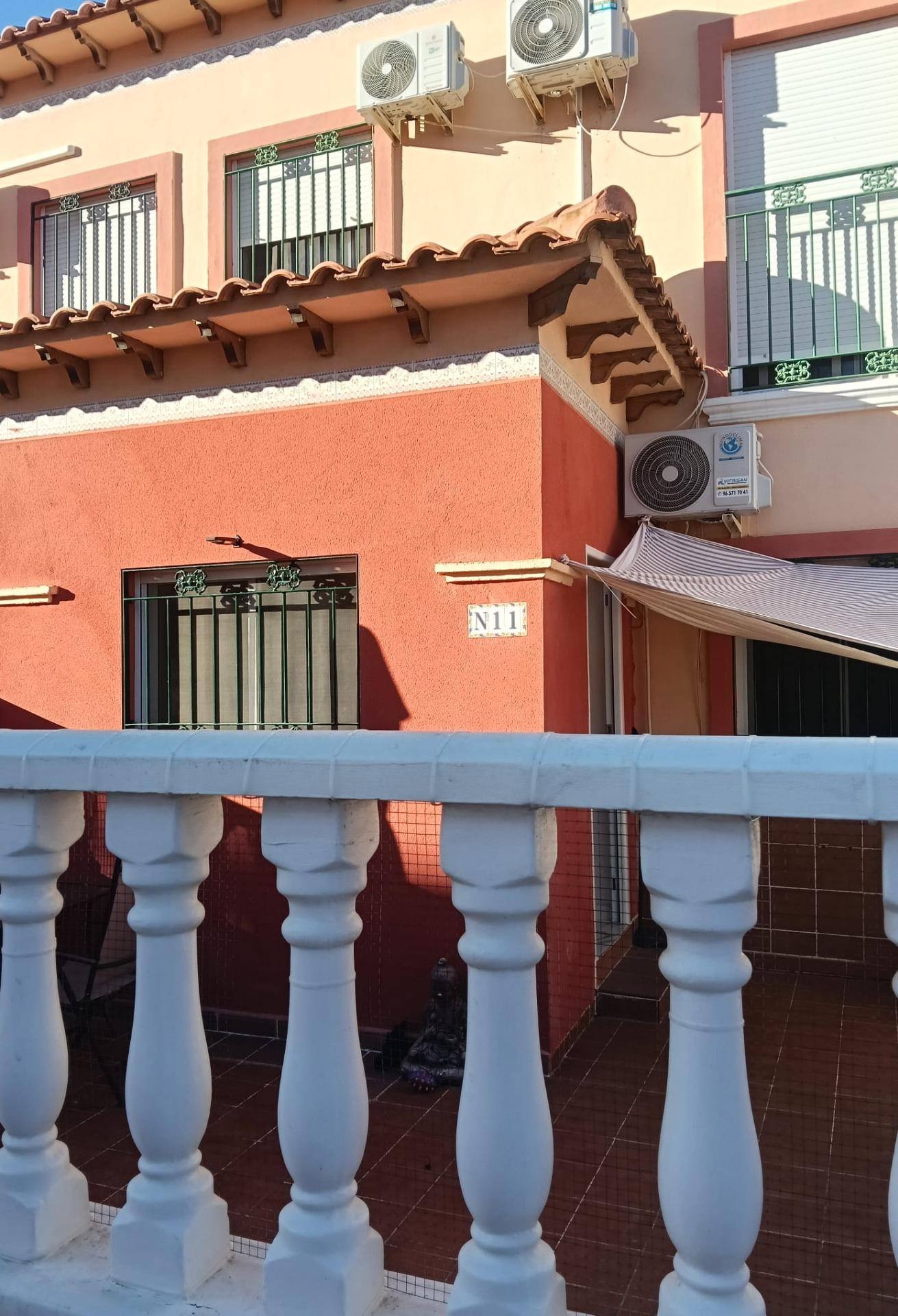 For sale - 4 Bedroom 1 Bathroom Town House in Torrevieja - Torretas  - Alicante
